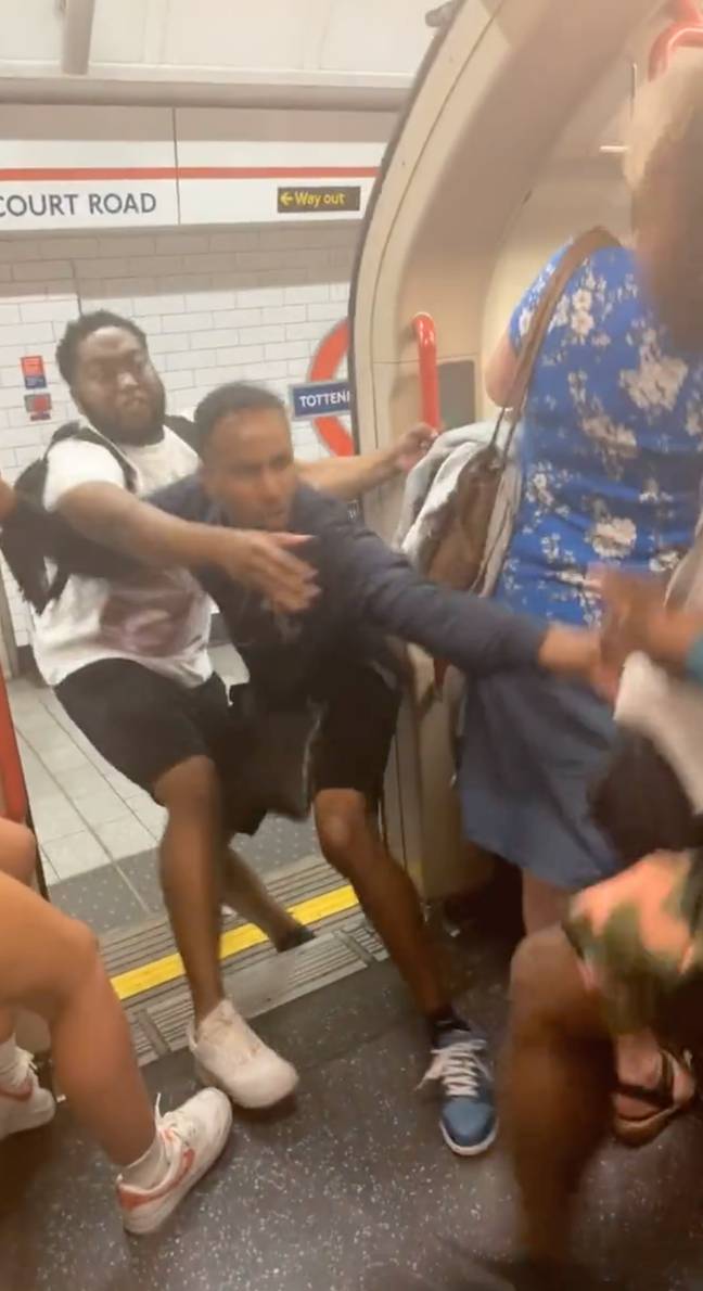 One of the men attempted to pull the man off the packed tube carriage. Credit: Avz_xv/Twitter