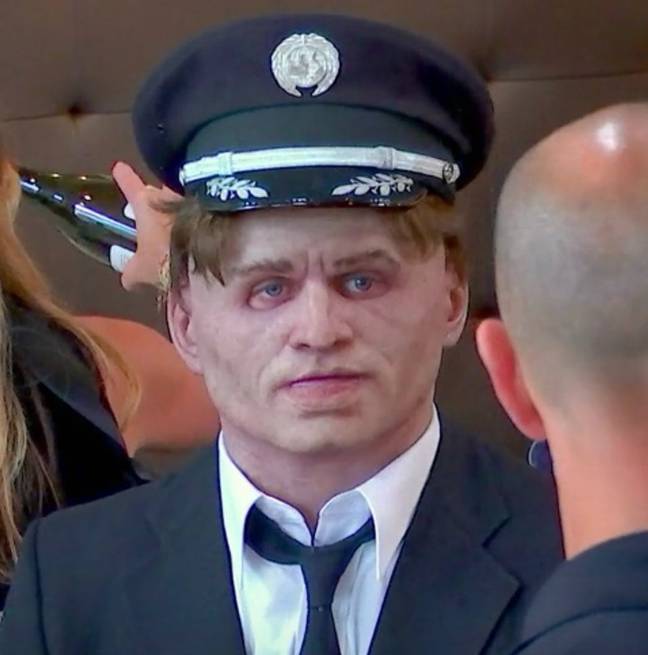 'Gordon Ramsay's infamous disguise' for his show 24 Hours to Hell and ...