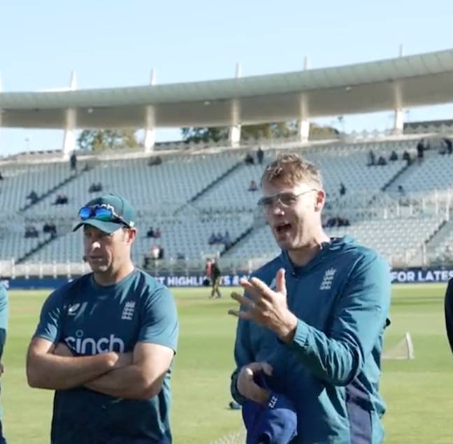 Freddie Flintoff gave a speech in front of the England cricket team.