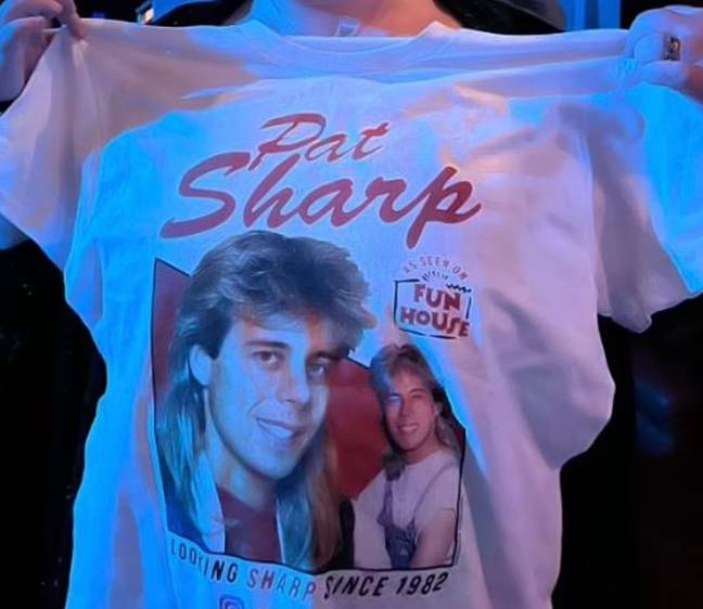 Pat Sharp gifted the woman a t-shirt. Credit: Twitter
