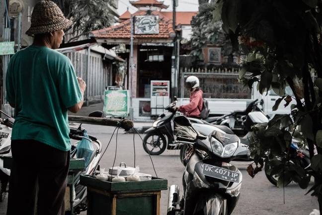 Tourists usually rent scooters from side-of-the-road vendors such as this. Credit: Nuh Rizqi/pexels.