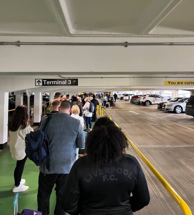 Pictures have emerged of queues at Manchester Airport snaking into the carpark. Credit: Tony_AK47/Reddit