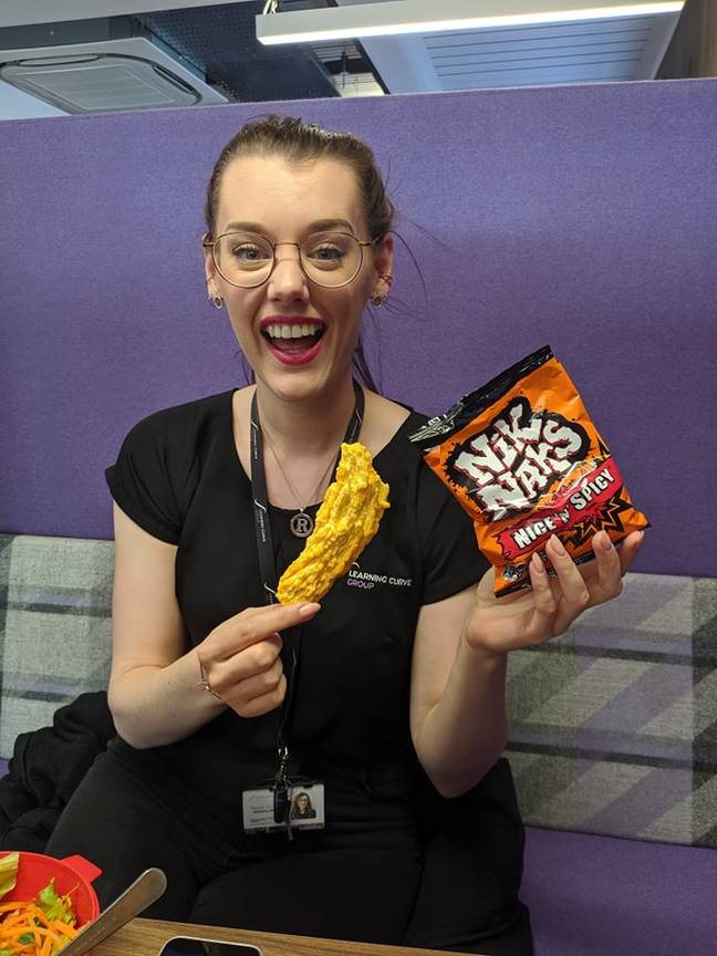 Co-Workers Discover Nik Nak In Packet Bought From Machine - LADbible