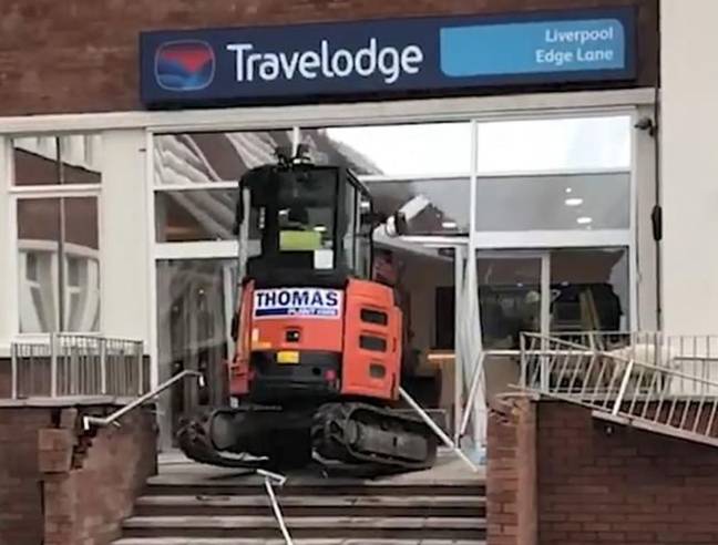 The driver rams the digger through the entrance. Credit: Twitter/@joefblue