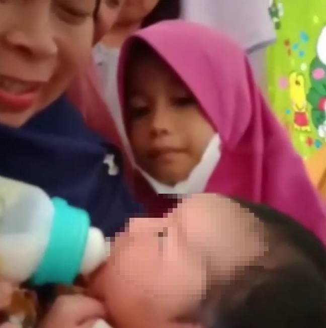 The baby that Siti gave birth to. Credit: Newsflash