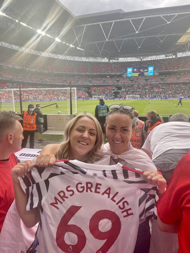 Darcie and her sister Saskia at Wembley. Credit: CONTENTbible