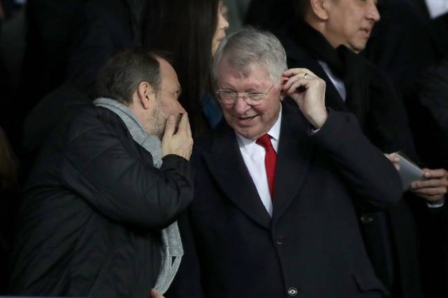 Woodward whispers his transfer plans to Sir Alex. Image: PA Images