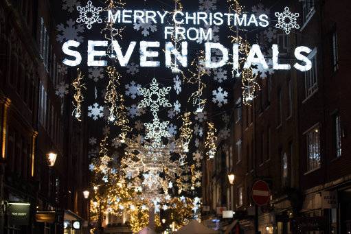 Christmas lights around the Seven Dials monument flashed to Billy's heartbeat. (Credit: PA)