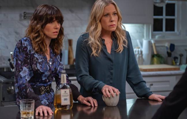 Christina Applegate and Linda Cardellini in Dead to Me (Credit: Netflix)
