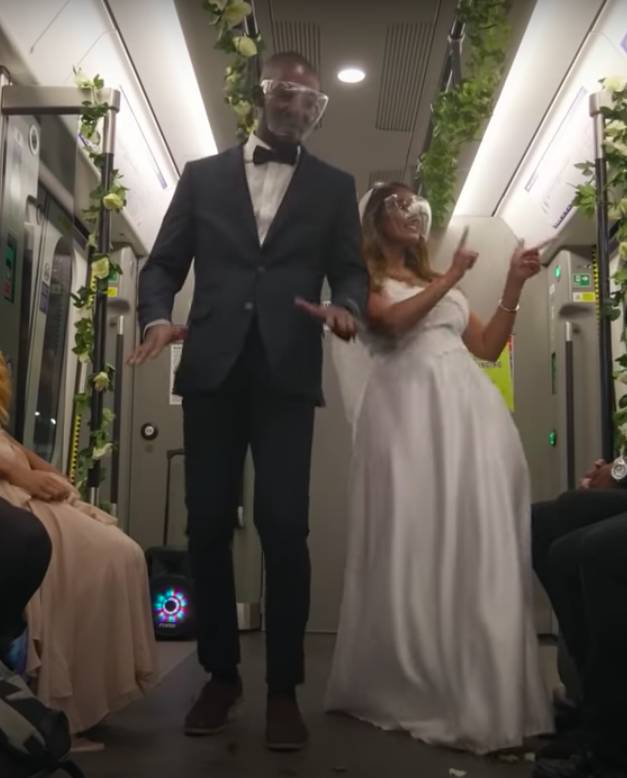 The 'bride' and 'groom' then boogied down the train aisle (Credit: YouTube/ Elvin Mensah)