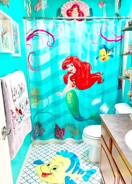 The Ariel-themed bathroom (Credit: Instagram/kelseymichelle85)