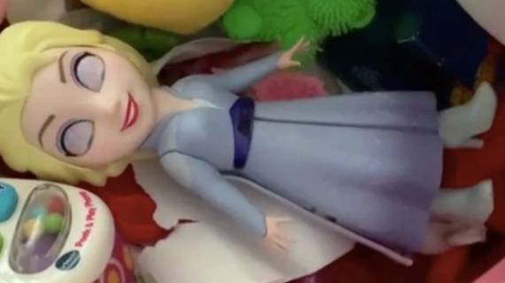 Elsa had a great time in the toy room (Credit: TikTok - raisingtwins)