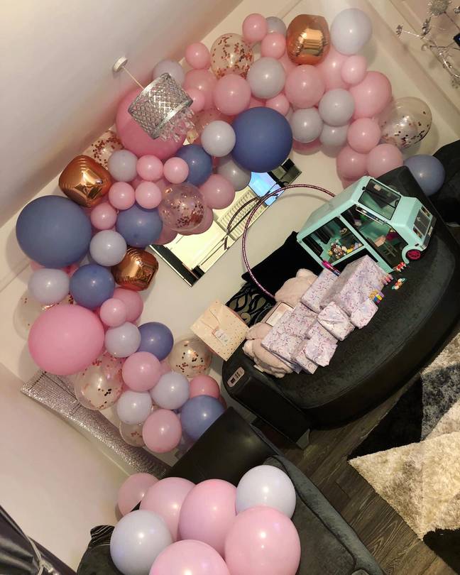 Thrifty shopper Stephanie Robinson was thrilled with her £14 balloon arch kit from Amazon (Credit: Stephanie Robinson) 