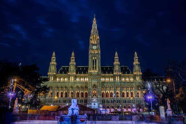 Vienna's baroque palace backdrop to its market looks breathtaking (Credit: Civitatis)