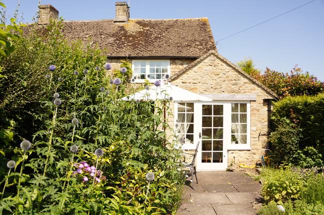 Farthing Cottage is available for one heartbroken holidaymaker (Credit: Independent Cottages)