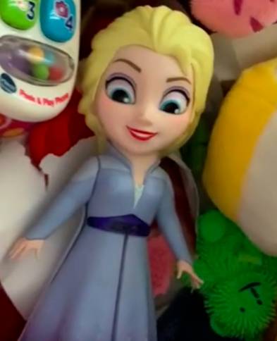Elsa writhed and rolled her eyes (Credit: TikTok - @raisingtwins)