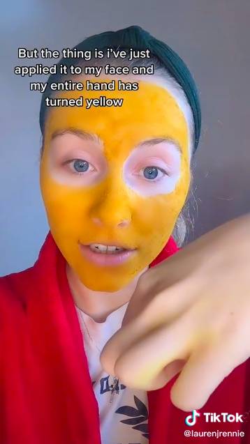Lauren realised she'd made a mistake when her hand turned yellow (Credit: TikTok LaurenJRennie)