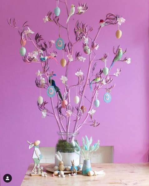 You can make a simpler Easter tree (Credit: Instagram - peacocksandflamingos)