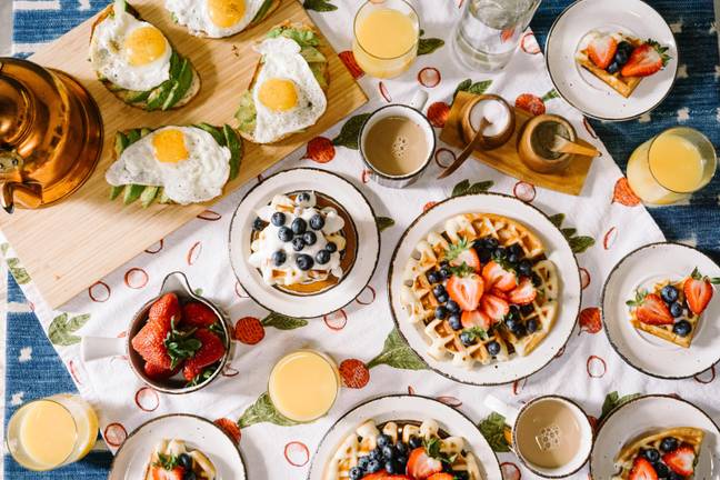 Pysdro is looking to find the best bottomless brunches in the UK (Credit: Unsplash)