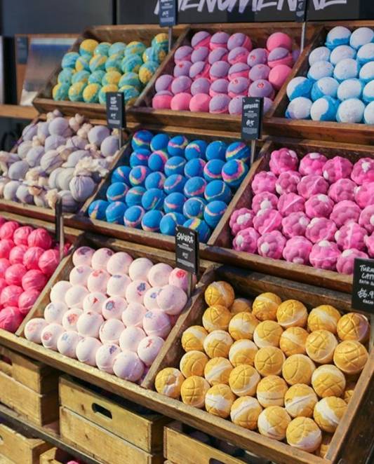 Time to do a bathbomb haul (Credit: Lush/ Instagram) 