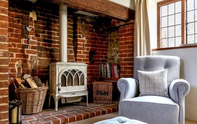 The cottage does have a very cosy looking fireplace. (Credit: Right Move/Hamptons)