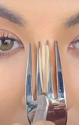 Use the concealer colour in the middle of the gap (Credit: @elliemakeupartist/ TikTok) 