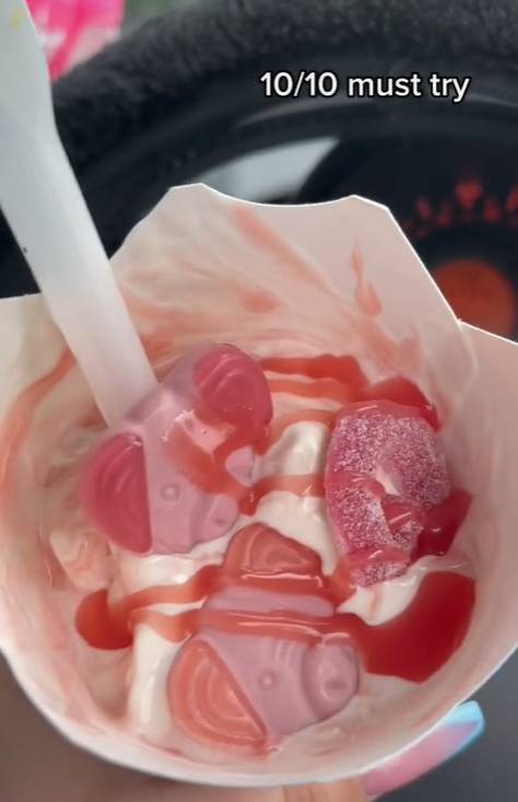 You can mix up the Percy Pig toppings if you like (Credit: TikTok - melika_zaidi)