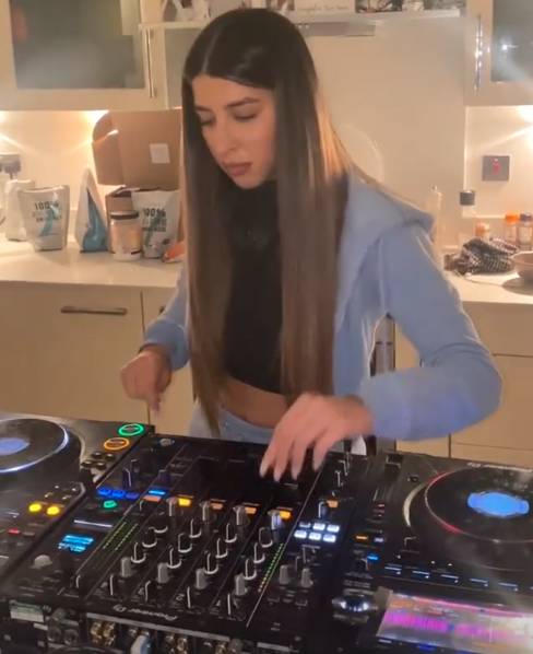 Shannon SIngh DJ-ing from home during the pandemic (Credit: Instagram/shannonsinghhh)