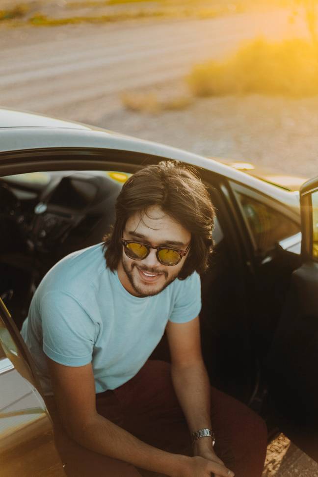 This theory shows how men and women supposedly enter cars differently, and it’s actually mindblowing (Els Fattah on Unsplash).