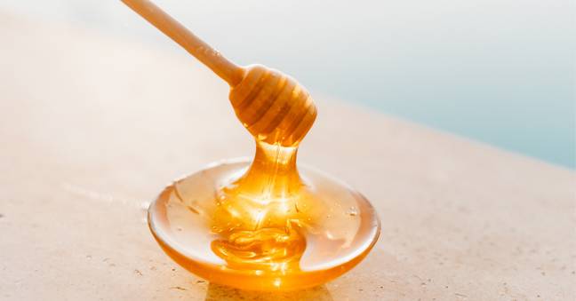 The pollen in honey could desensitise our body to other pollen. (Credit: Pexels)