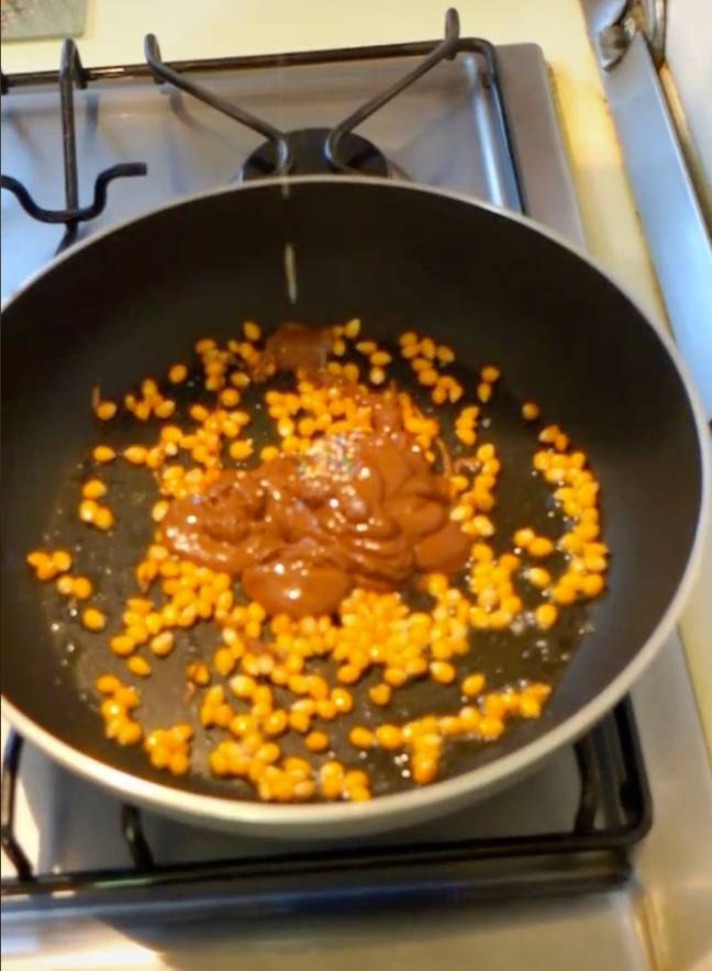 Add Nutella and your popcorn kernels to the frying pan. (Credit: TikTok/@trytomade)