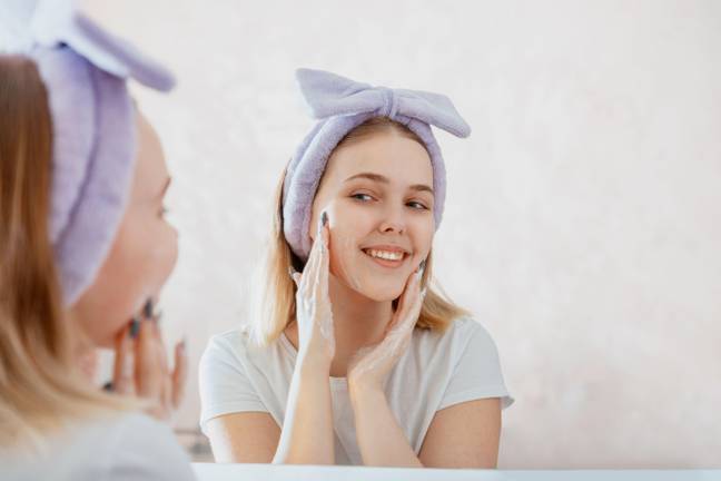 Hairbands are popular cleansing options (Credit: ALamy)