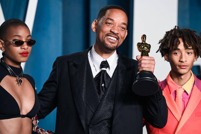 Willow and Jaden with their father Will (Credit: Alamy)