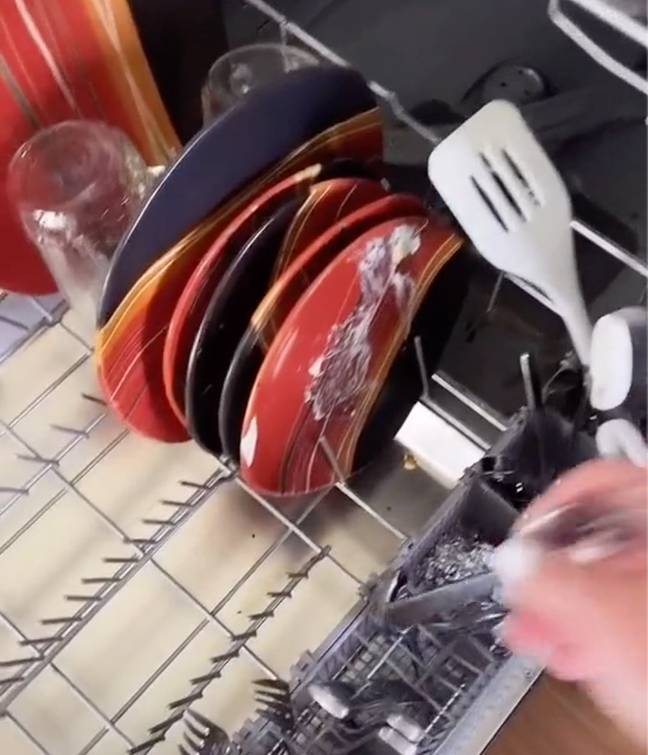 This is how you make your cutlery shiny (Credit: TikTok - @jojo.butterflylove)