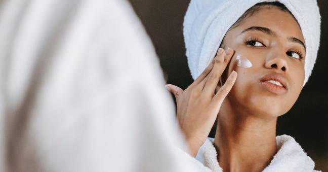 Hyaluronic Acid is our new favourite product all over again. (Credit: Pexels)