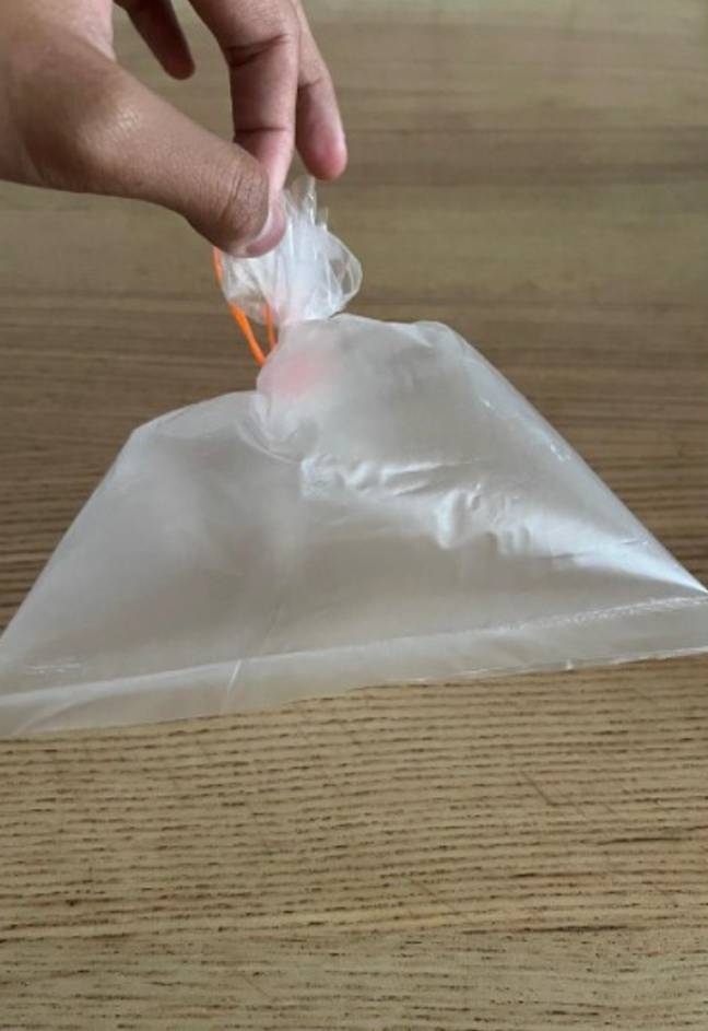 Një fans i Billie Eilish listoi një qese me ajër për mbi 9,000 £. Kredia: Carousell