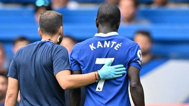 N'Golo Kante walks off the pitch with a hamstring problem.  (Twitter / Mohxmmad)