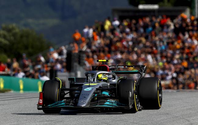Lewis Hamilton Calls Out Fans For Cheering When He Crashed Car Lewis Hamilton Calls Out Fans For Cheering When He Crashed Car
