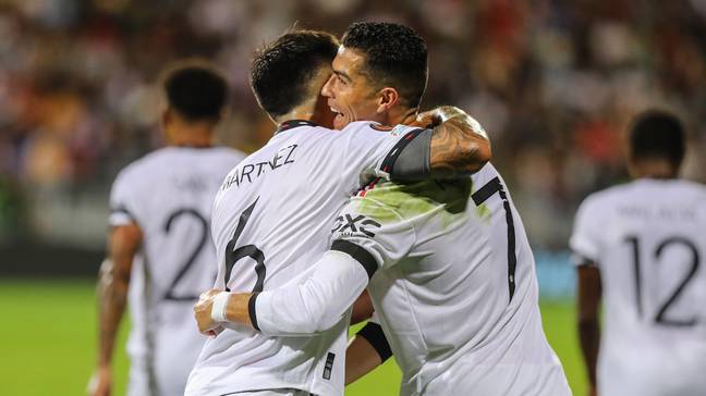 Cristiano Ronaldo and Lisandro Martinez. (Alamy)