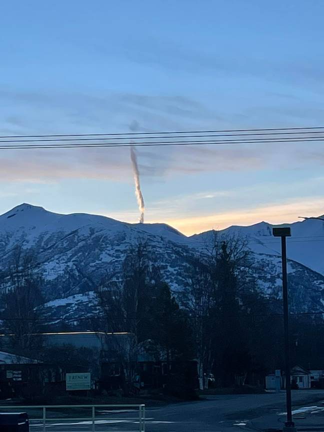 Locals Suspect UFO Crash After Bizarre Cloud Appears In Alaska