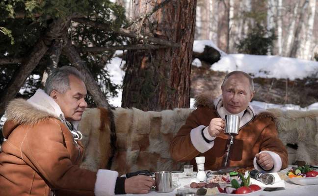 Limited Edition Chic Holiday Picnic Putin™. Credit: Kremlin Pool / Alamy Stock Photo