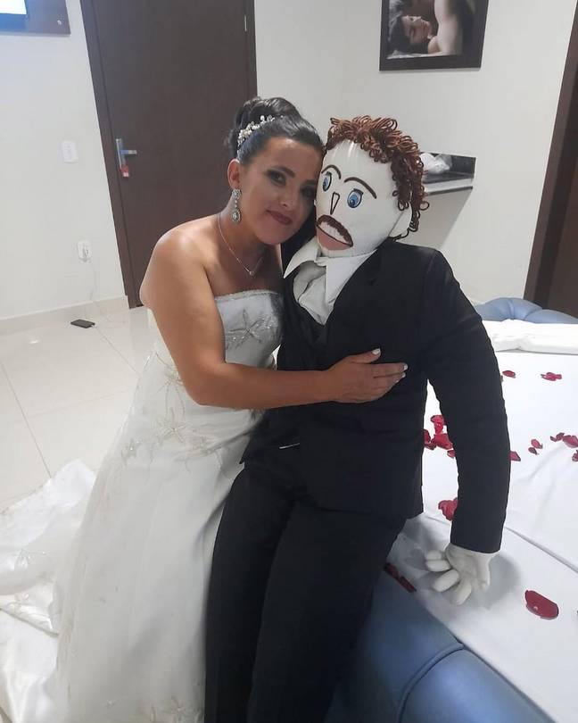 Meirivone Rocha Moraes and Marcelo on their wedding day. Credit: Jam Press