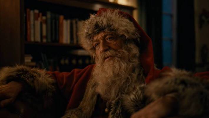 People Are Calling For Mrs Claus To 'Get A Girlfriend' Following Gay Santa Advert Backlash