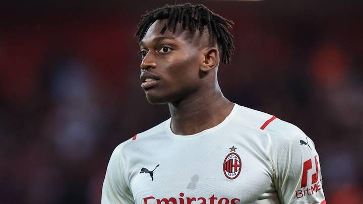 Chelsea 'on alert' for Rafael Leao and willing to offer €120 million plus counterpart to sign AC Milan star