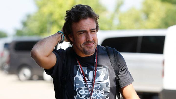 Fernando Alonso Signs Deal With Aston Martin