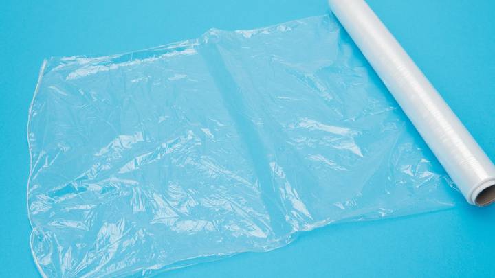 People Are Stunned By Woman's Clingfilm Hack