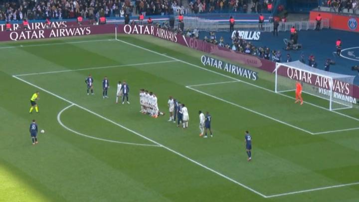Lionel Messi scores PSG's winner in the 95th minute after converting sensational free-kick