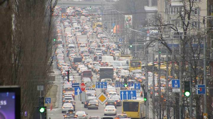 Ukraine’s Capital City Kyiv In Gridlock As People Try To Flee