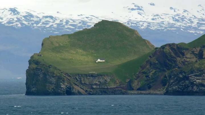 Strange building on Icelandic island dubbed 'world's loneliest house'