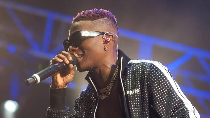 Fans Surge Through Security At Wizkid O2 Arena Gig